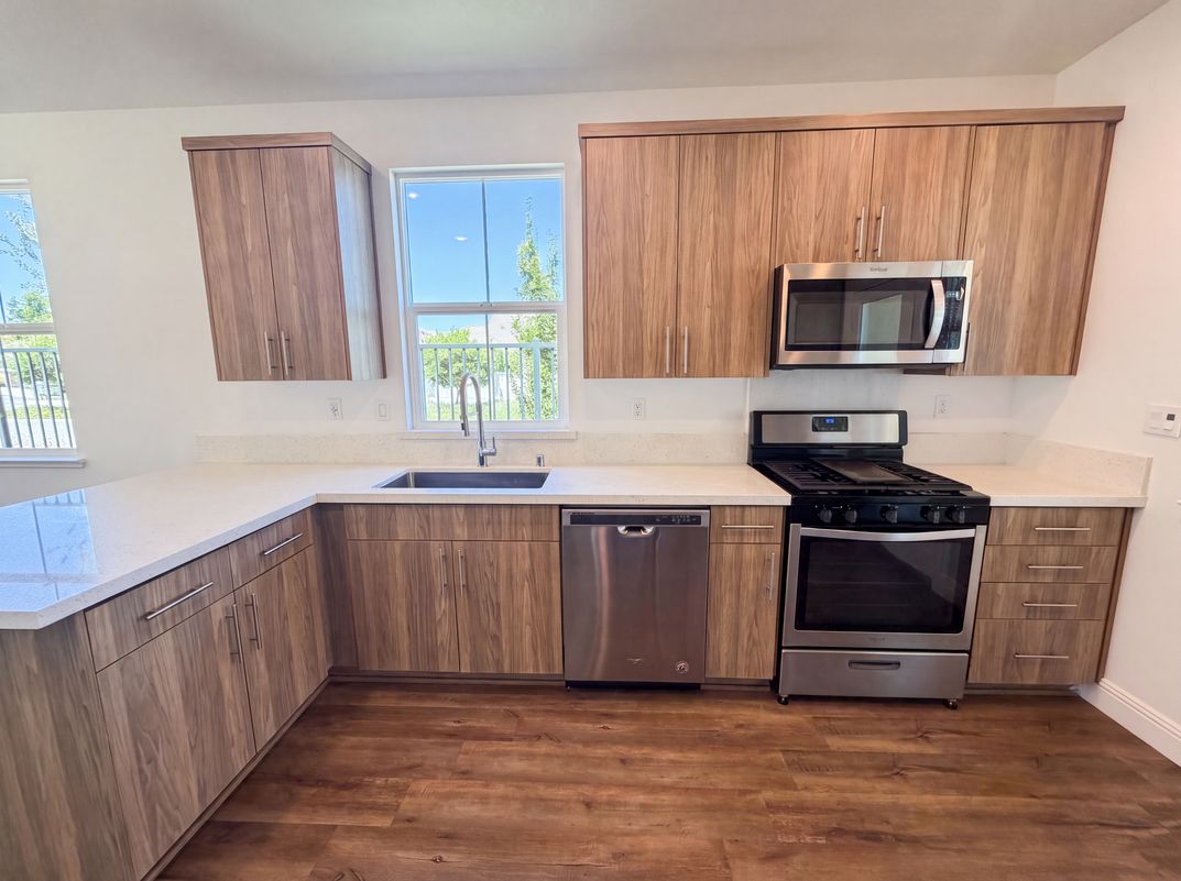 Property photo 2 of 10801 Portico Cir