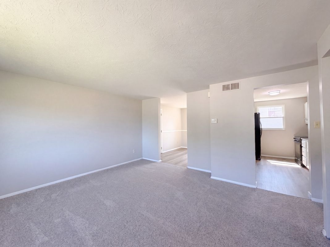 Property photo 3 of 2891 Grosvenor Dr
