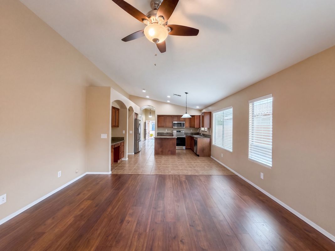 Property photo 3 of 1365 E Prickly Pear Dr