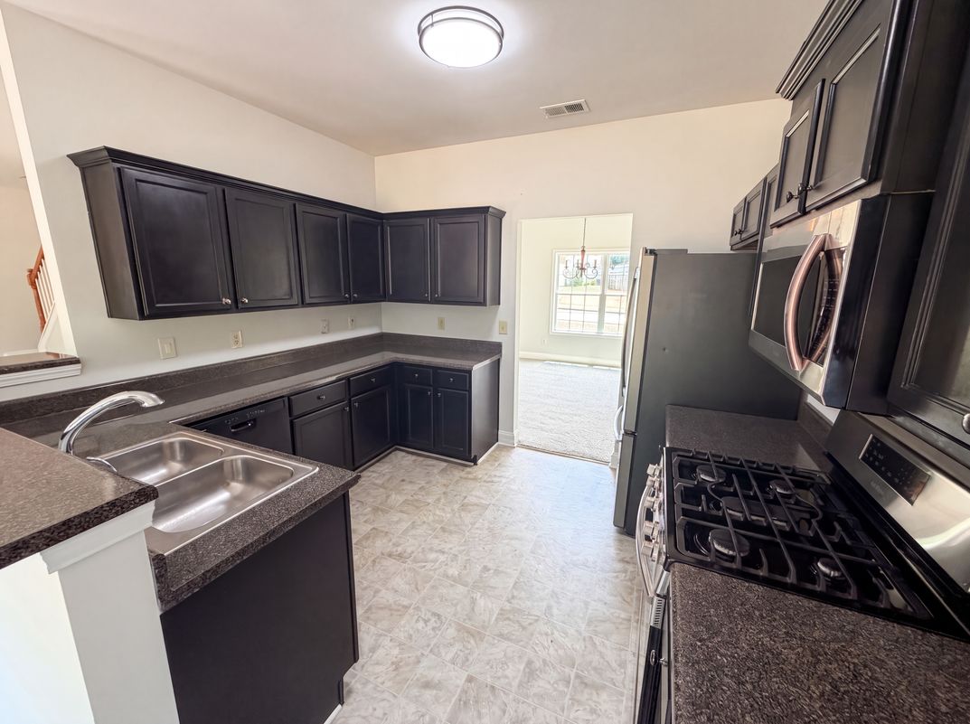 Property photo 2 of 212 Summergate Ln