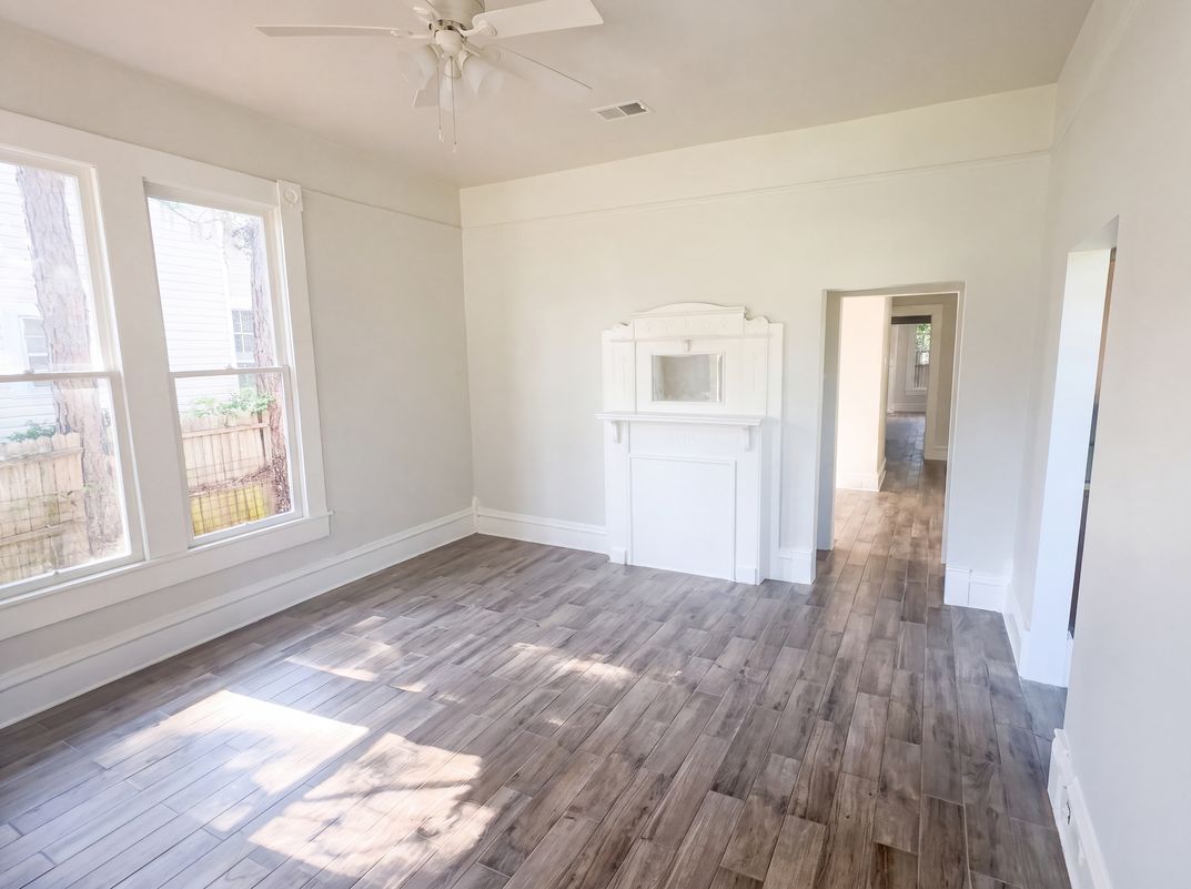 Property photo 3 of 809 Mary St