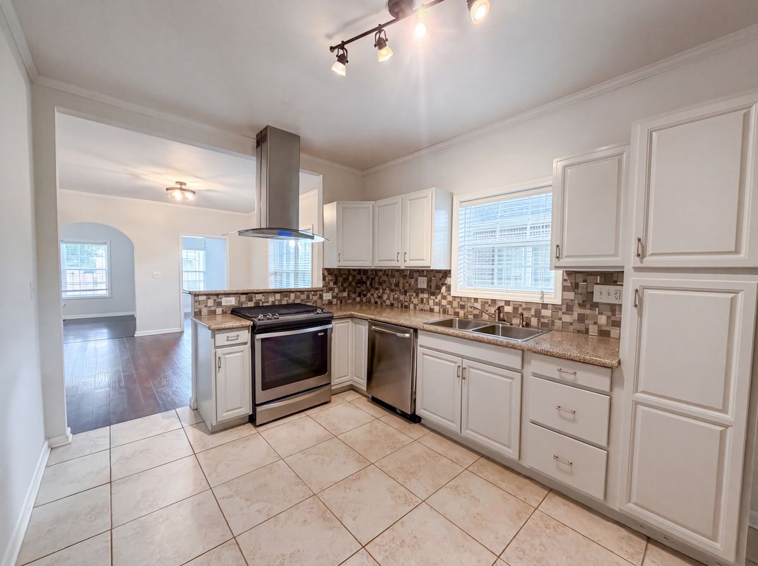 Property photo 2 of 1773 Sylvan Rd SW