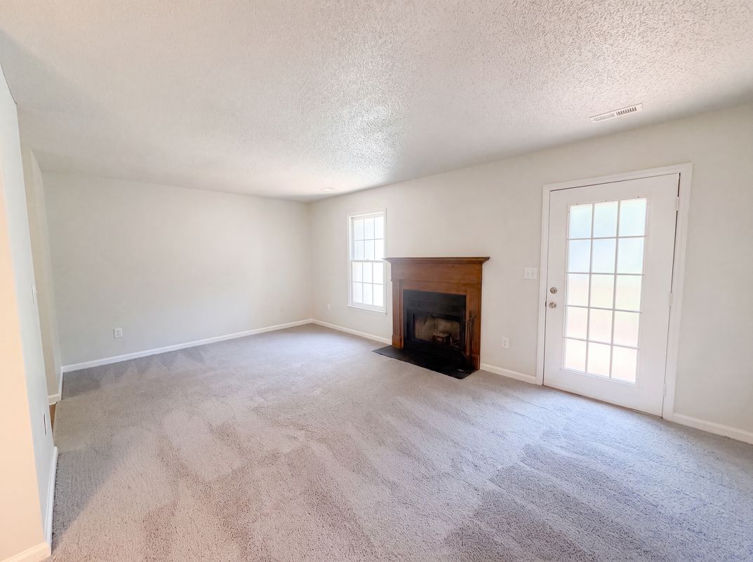 Property photo 3 of 102 Old Maple Ln