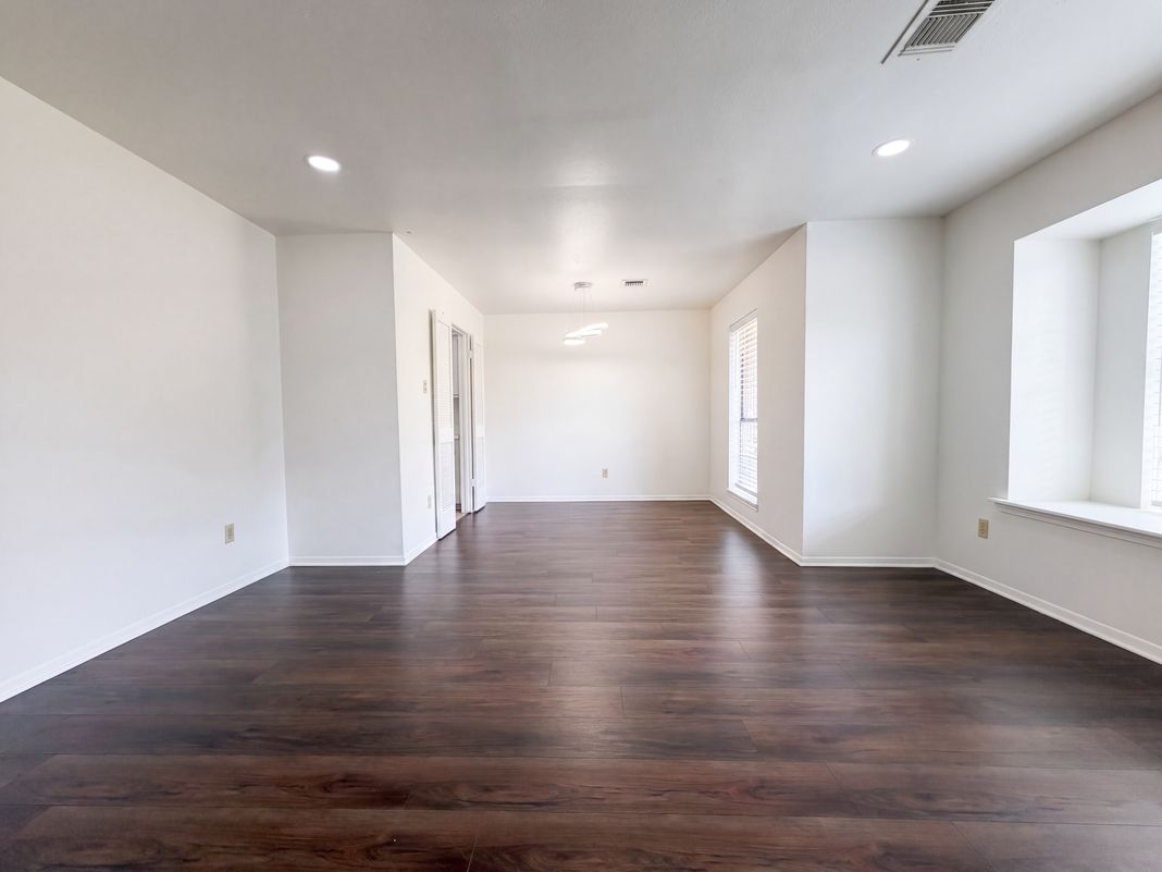 Property photo 3 of 6910 Vialinda Dr