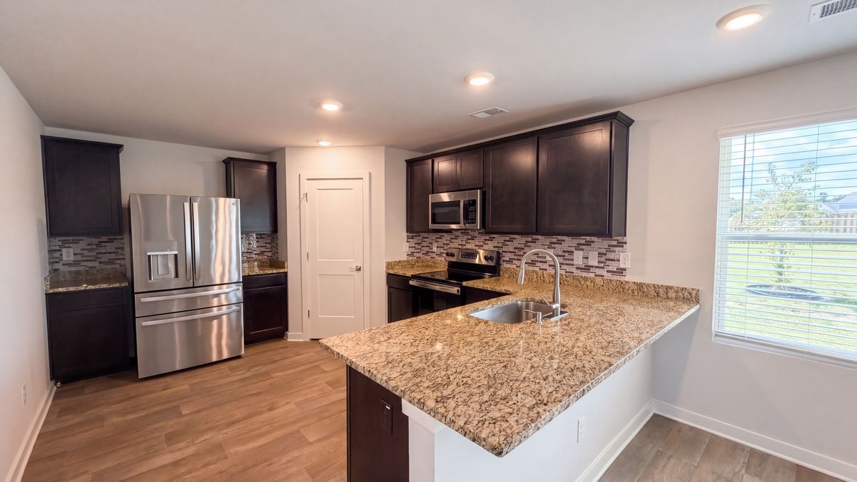 Property photo 2 of 800 Maduro Way