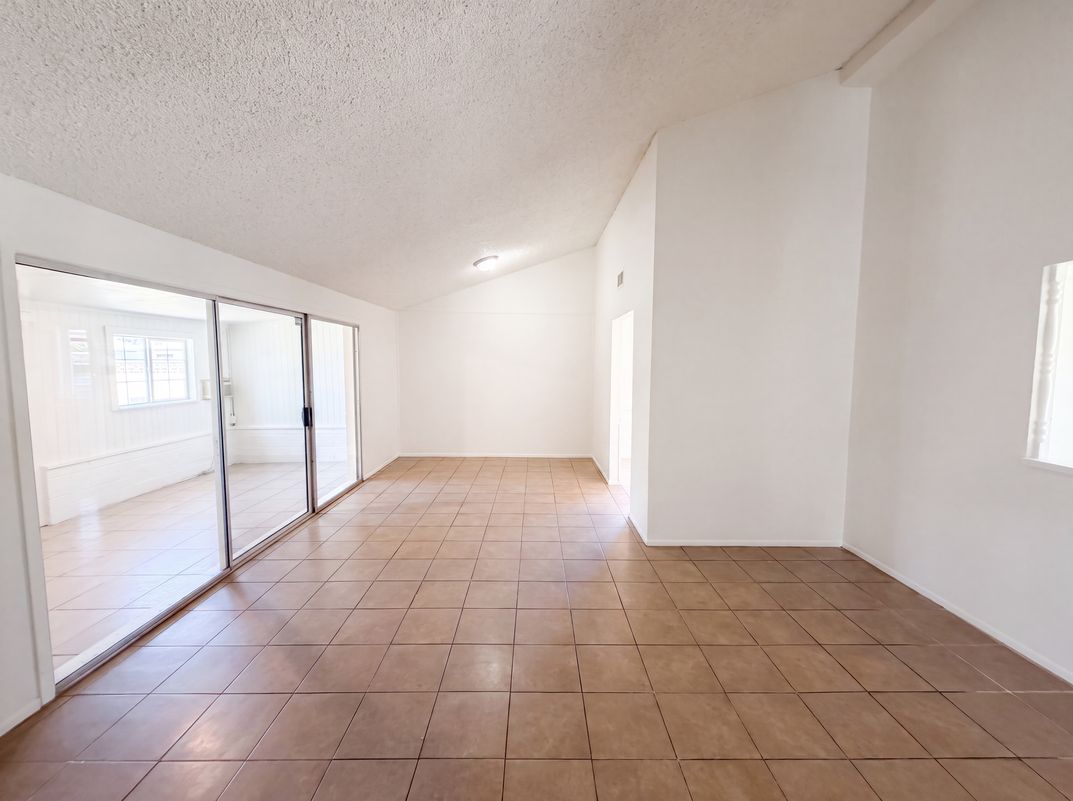 Property photo 3 of 5617 W Hatcher Rd