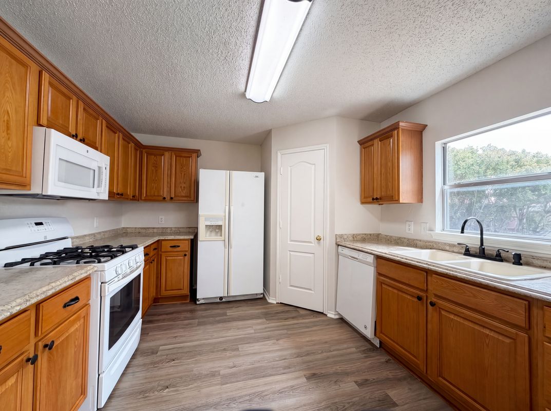 Property photo 2 of 7001 Edmundson Dr