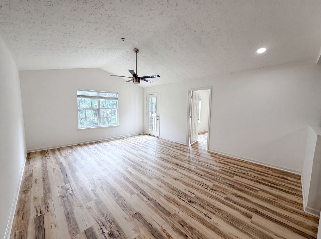 Property photo 3 of 131 Bentley Pl