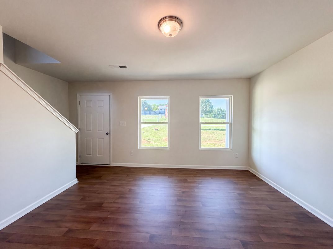 Property photo 3 of 112 Dixieland Ct