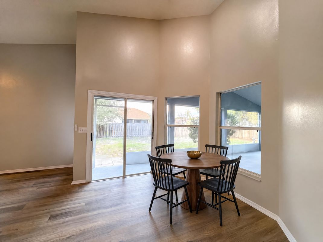 Property photo 3 of 9703 Glenpointe Dr