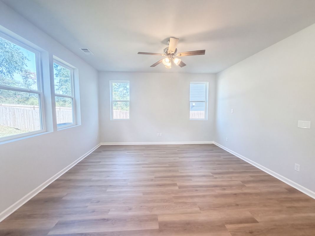 Property photo 3 of 133 Timber Crest Trl