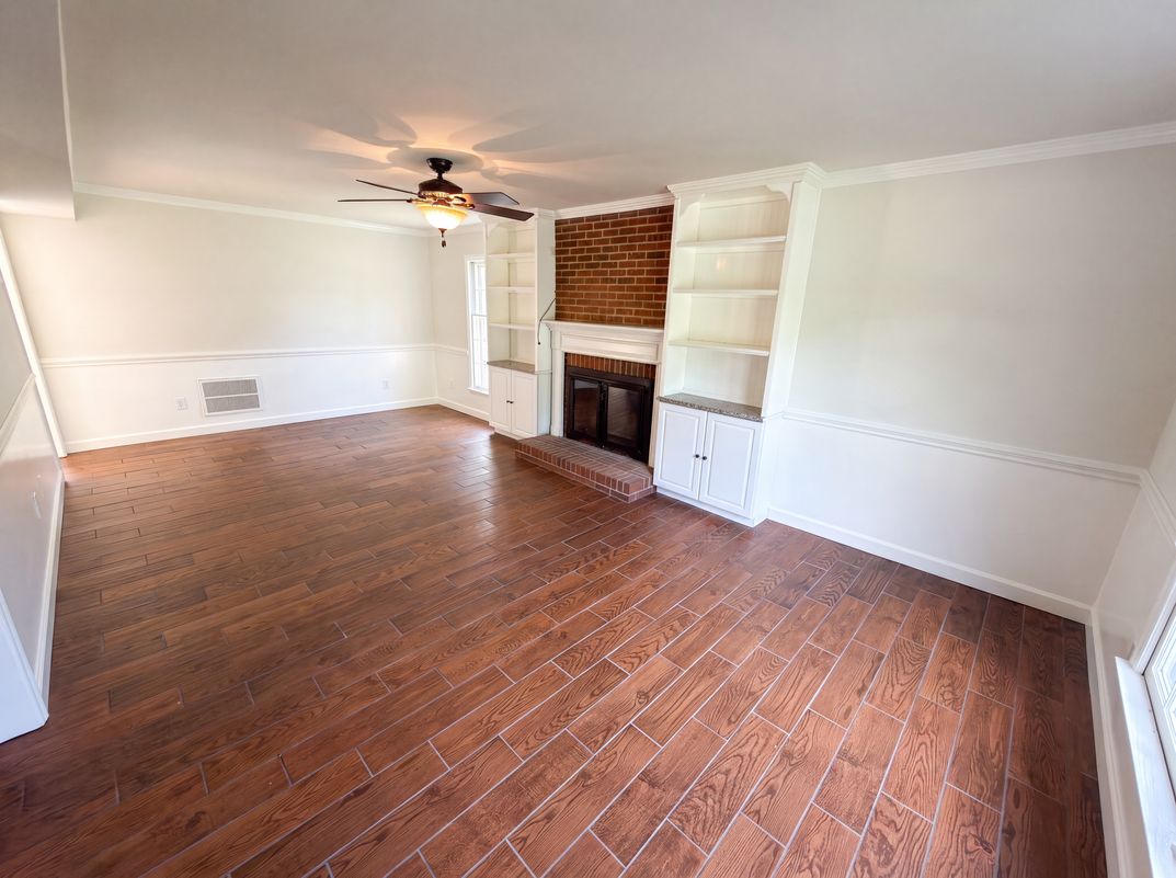 Property photo 3 of 8909 Danson Dr