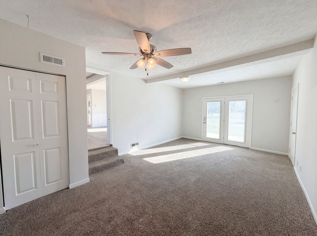 Property photo 3 of 1062 Rita Dr