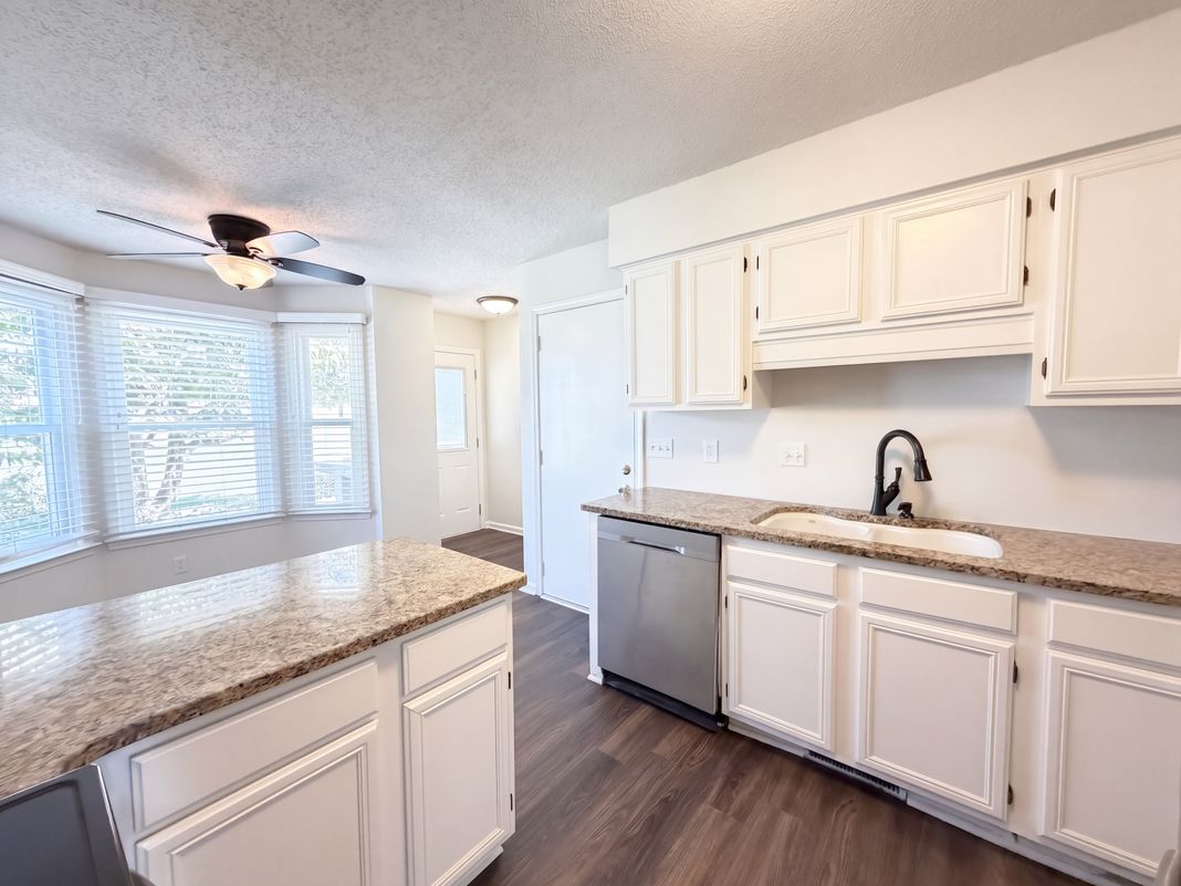 Property photo 2 of 1819 Bourne Cir