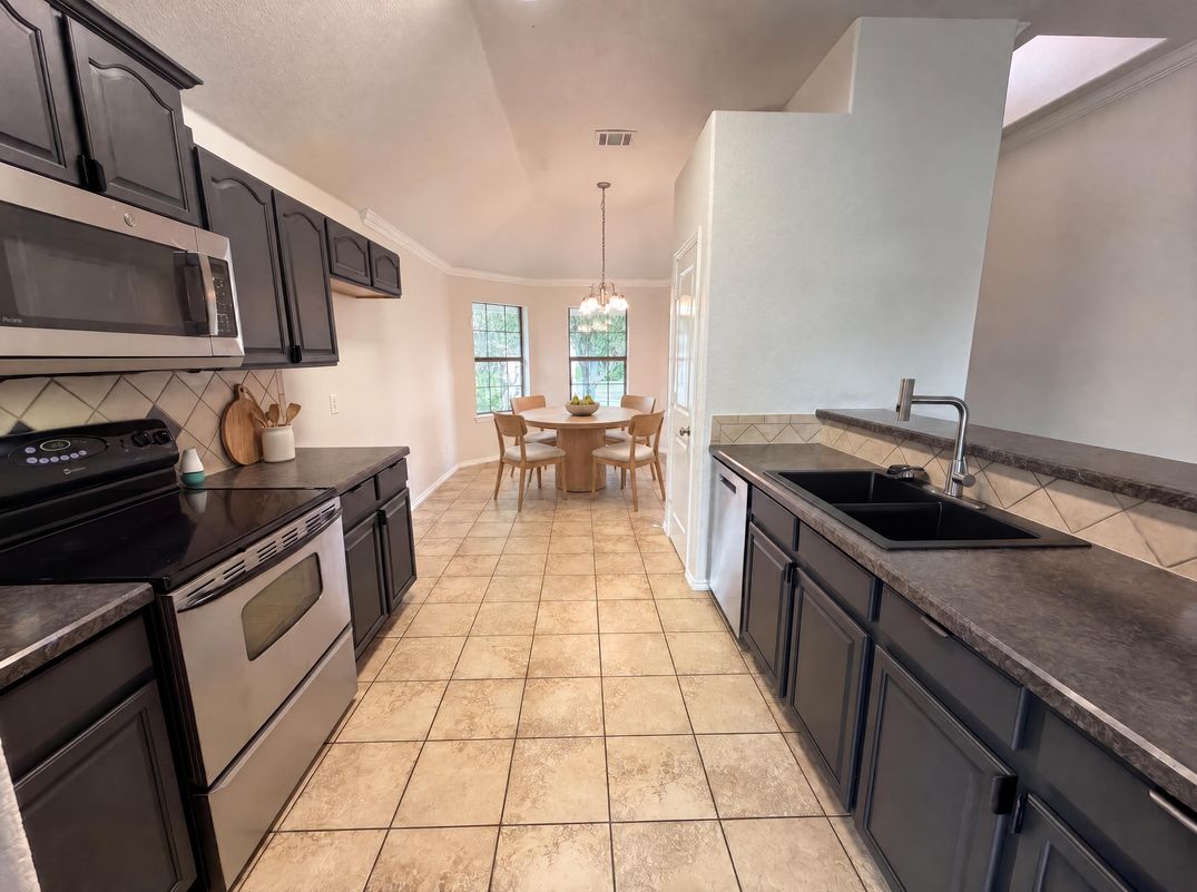 Property photo 2 of 1618 Hillside Dr