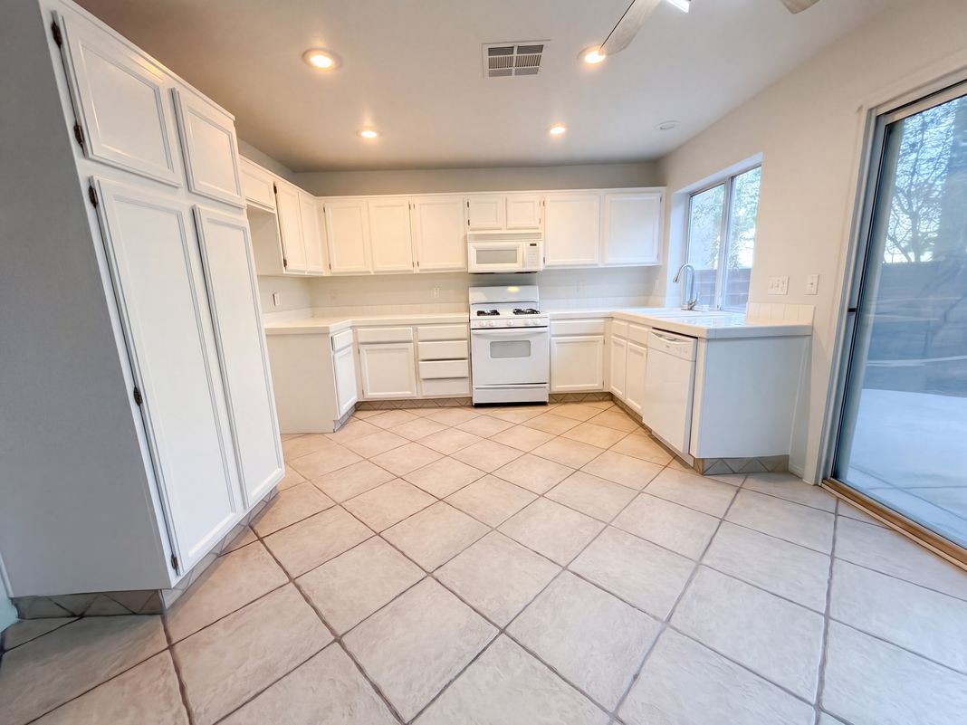 Property photo 2 of 1008 Windhook St