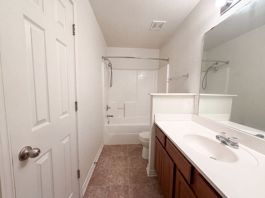 Photo 8 of 16 of 2512 Saulsbury Dr, Temple, TX