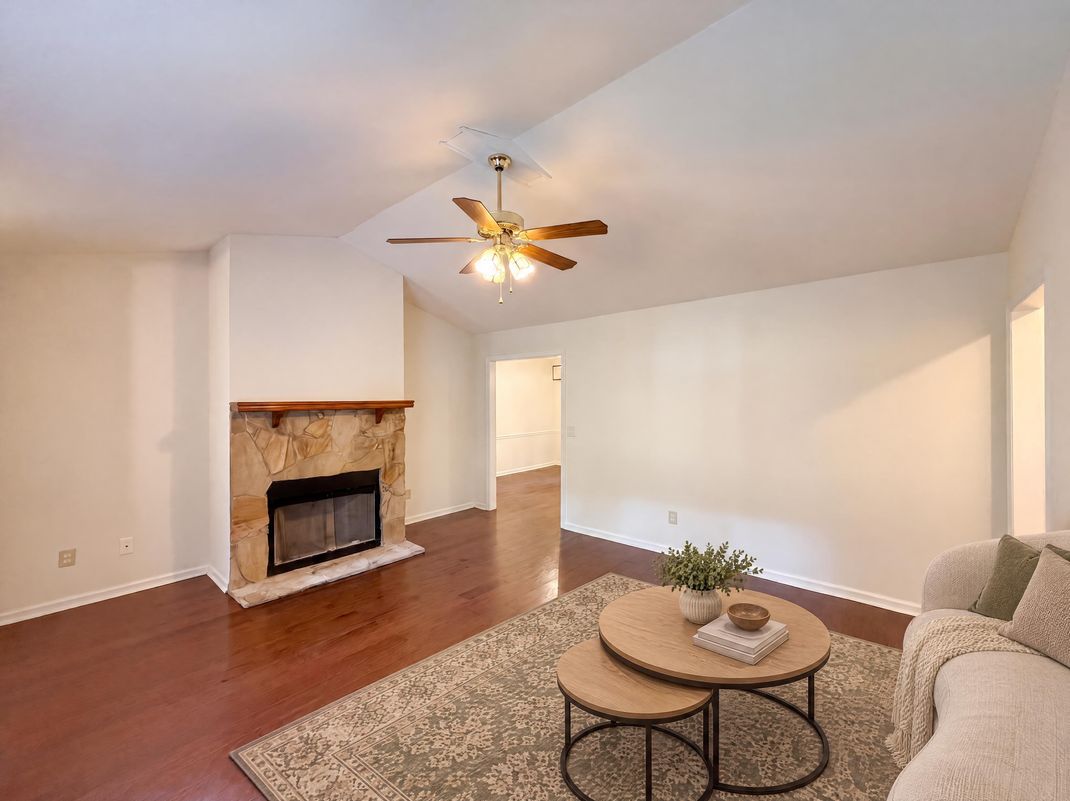 Property photo 3 of 103 Saddlebrook Ct