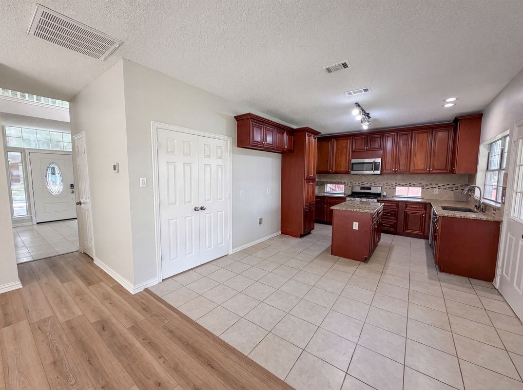 Property photo 2 of 317 Riverwalk Ln