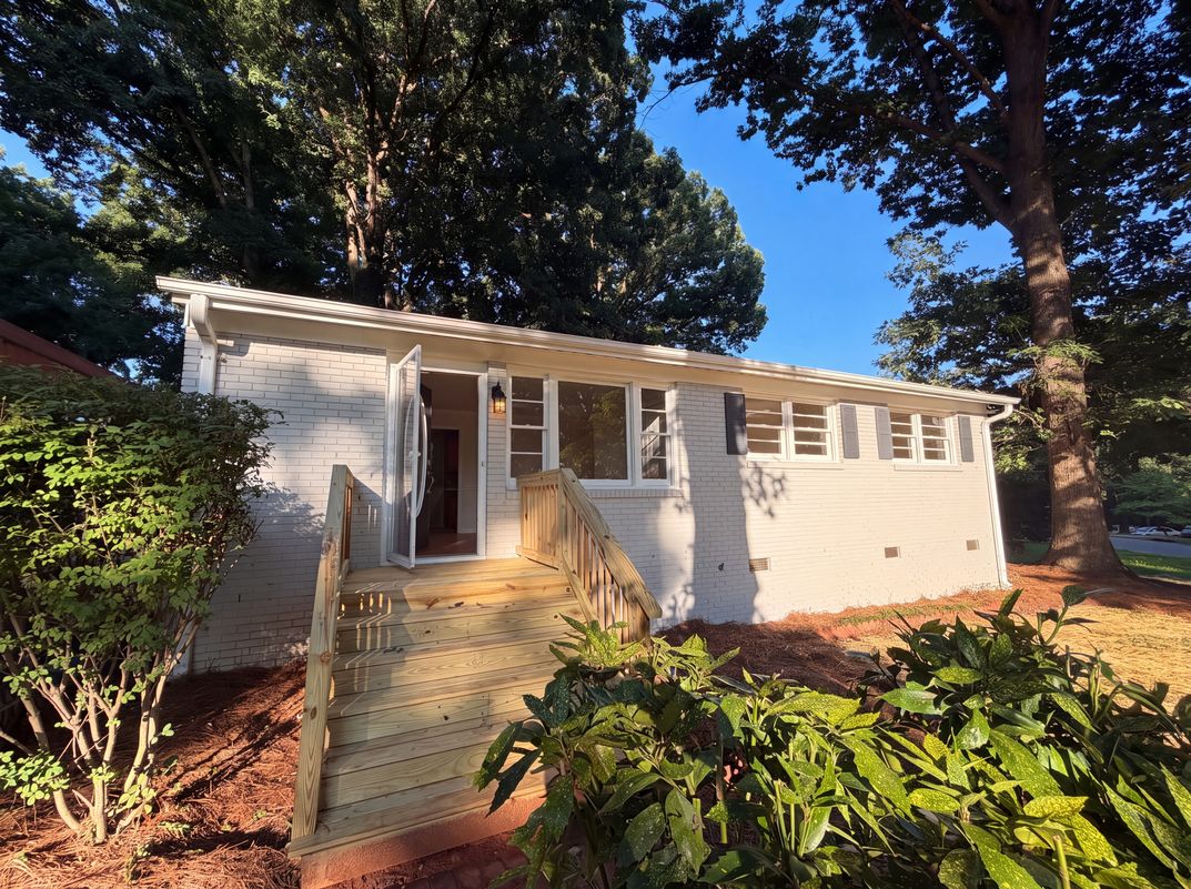 Property photo 1 of 1933 Choyce Cir