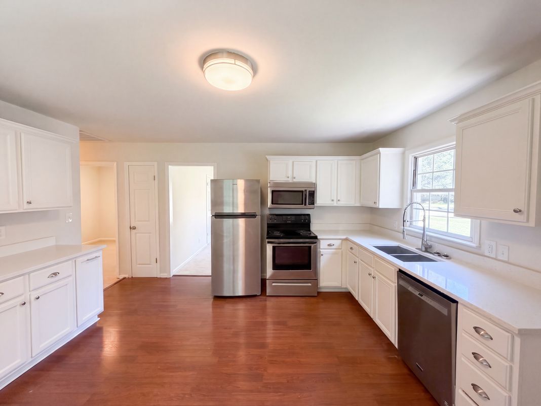 Property photo 2 of 4154 Edgeware Rd