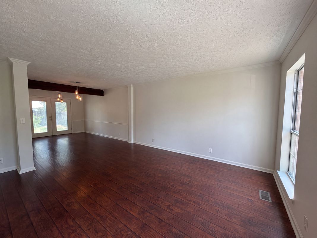Property photo 3 of 2036 Glastonbury Dr