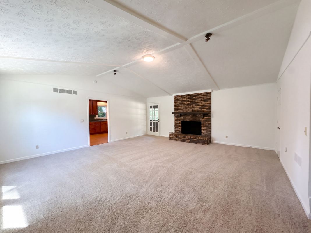 Property photo 3 of 207 Mayflower Dr