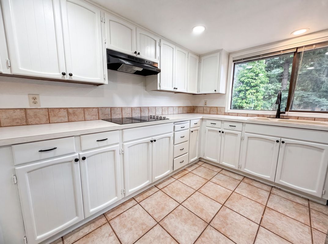 Property photo 2 of 4246 Spring Rock Cir