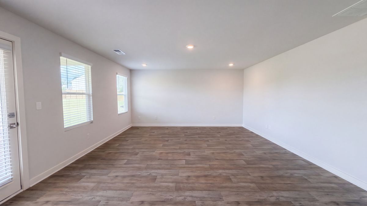Property photo 3 of 800 Maduro Way