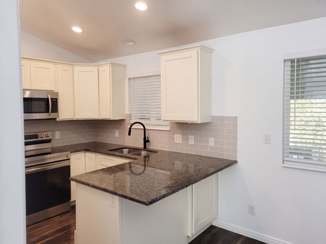Property photo 2 of 476 S 1500 E