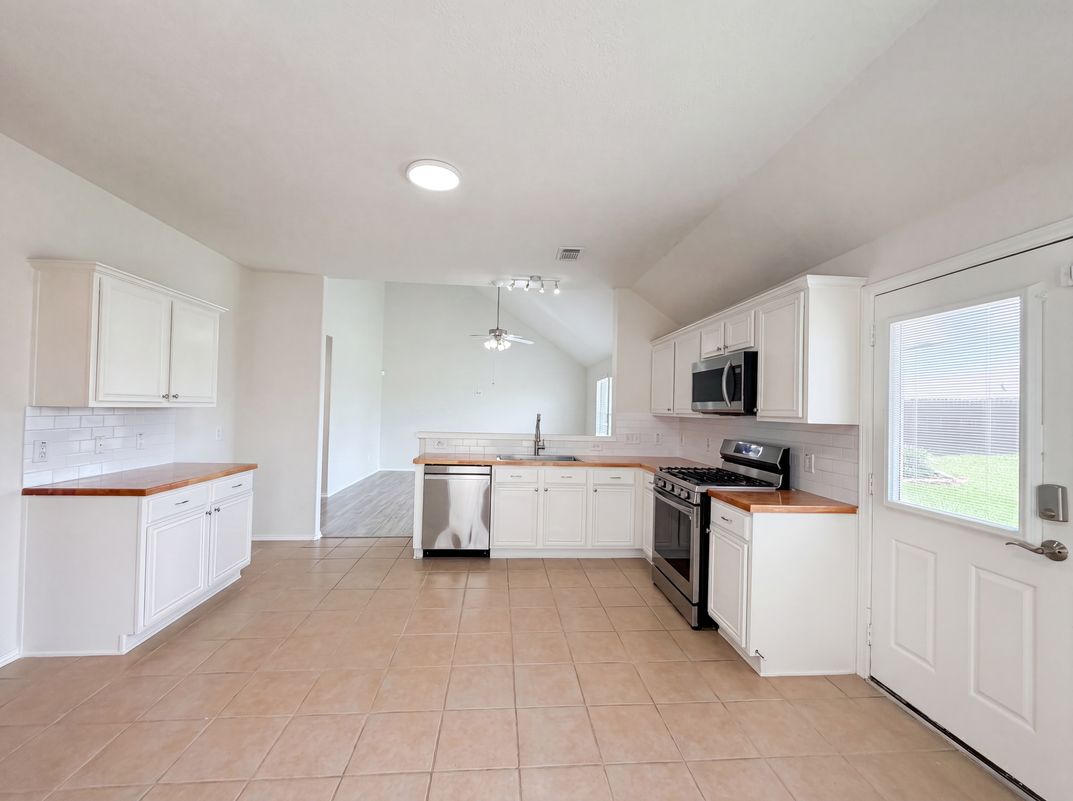 Property photo 2 of 20615 Sandy Bay Ln