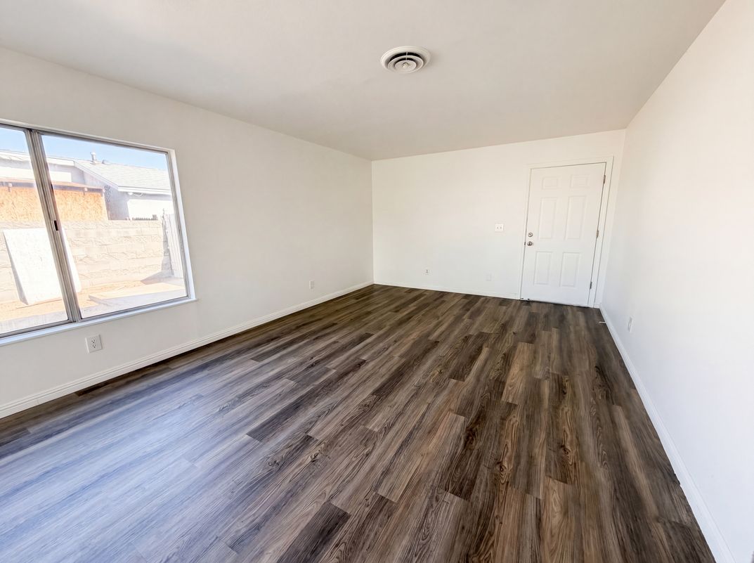 Photo 9 of 44 of 4018 Shady Oak Dr, Las Vegas, NV