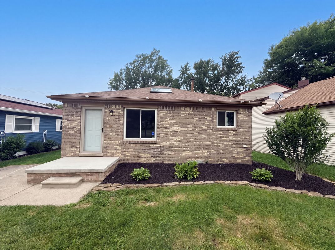 Property photo 1 of 33522 Fernwood St
