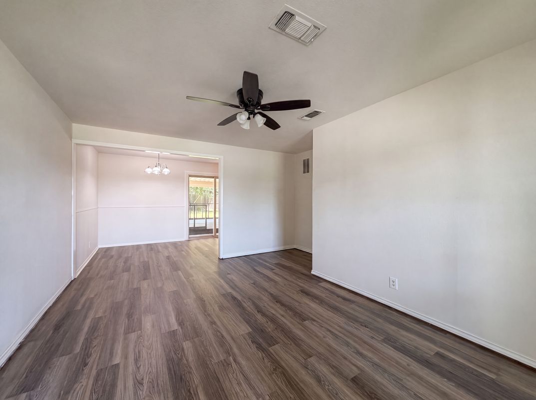 Property photo 3 of 2549 Steven Dr