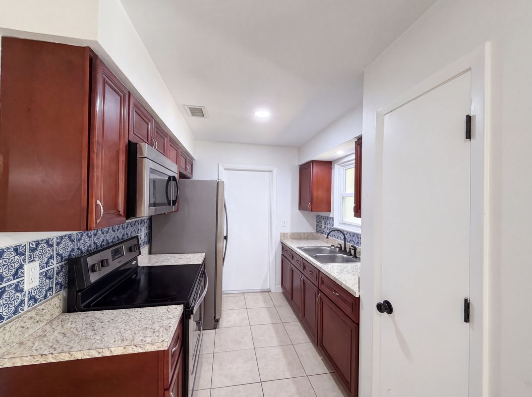 Property photo 2 of 7233 W Thomas Jefferson Cir W