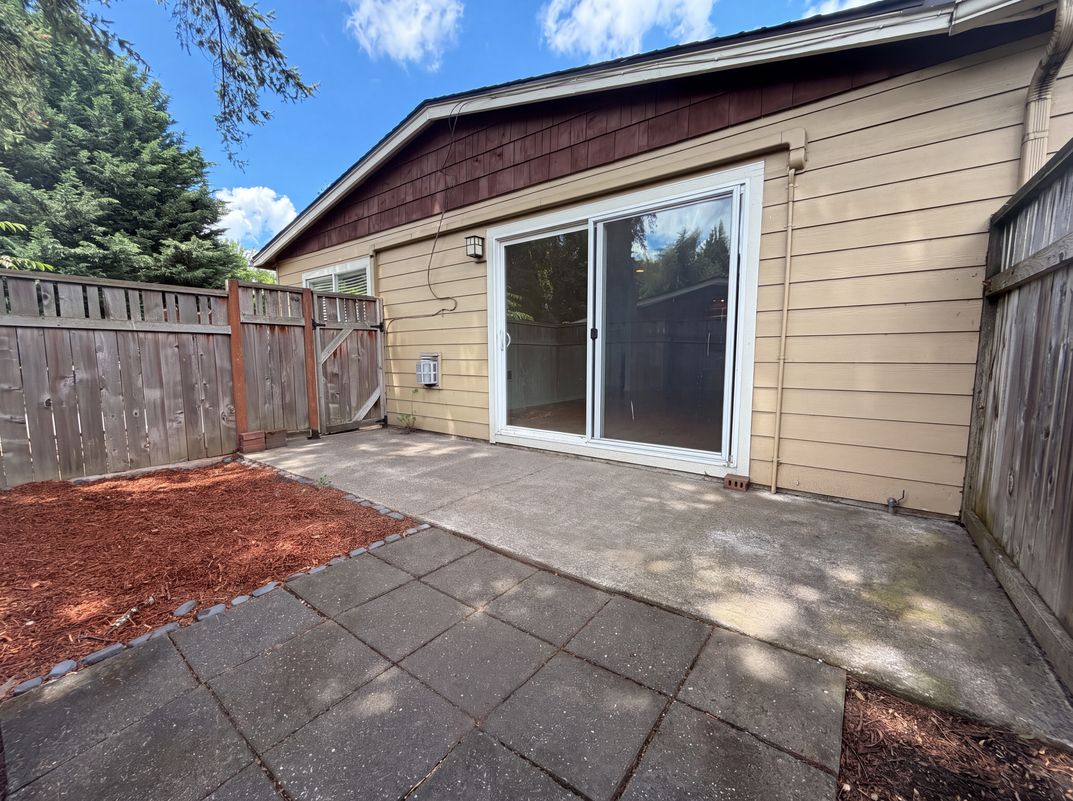 Photo 5 of 14 of 122 SE 73rd Ave, Portland, OR