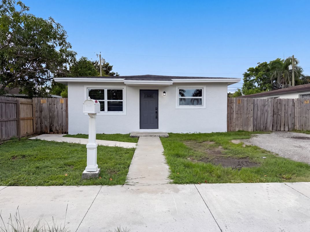 Property photo 1 of 1320 NW 15th St