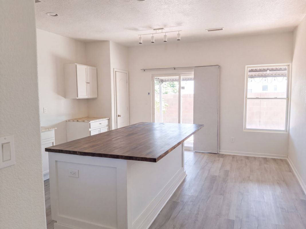 Property photo 2 of 2900 Duerson Trl SW
