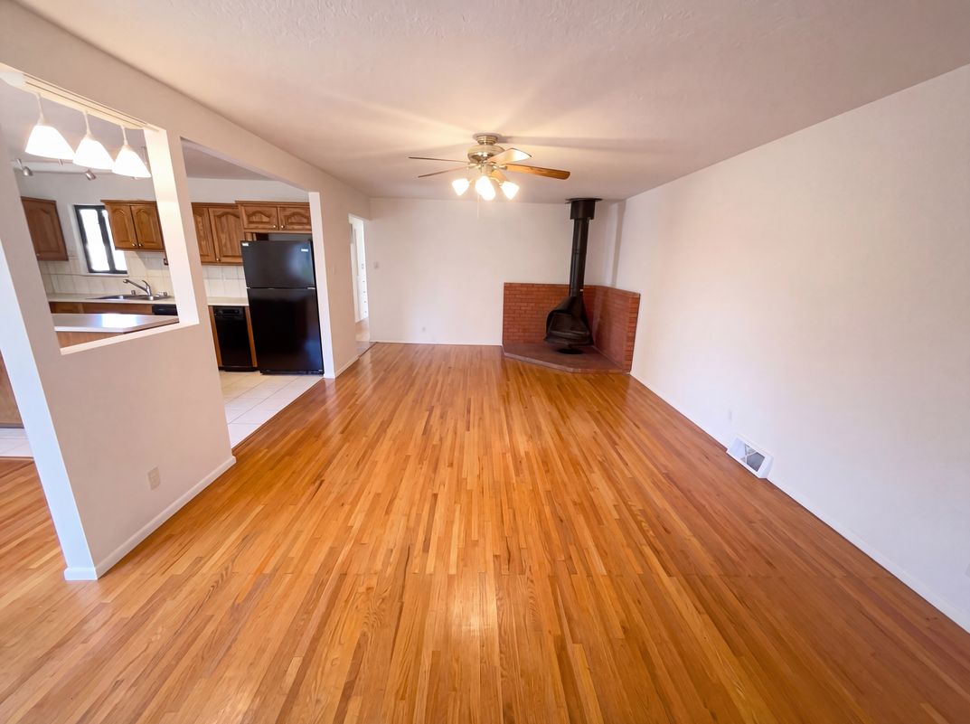 Property photo 3 of 3336 Betts Dr NE