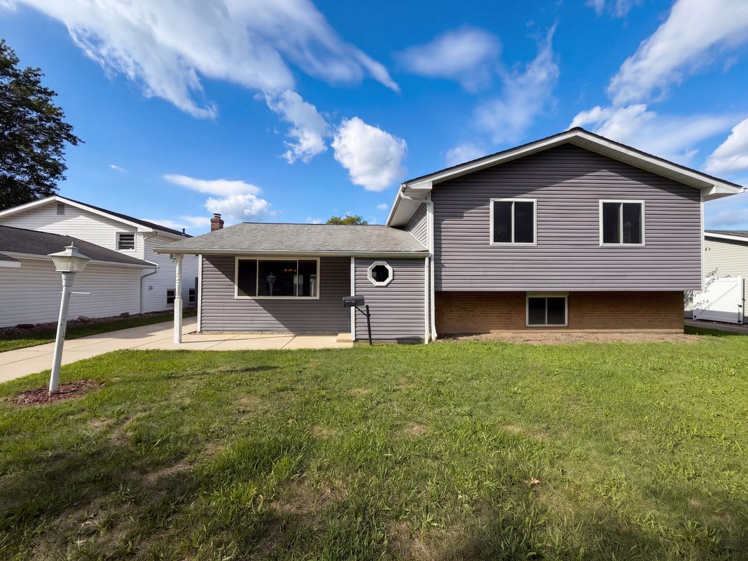 Property photo 1 of 25142 Deerfield Dr