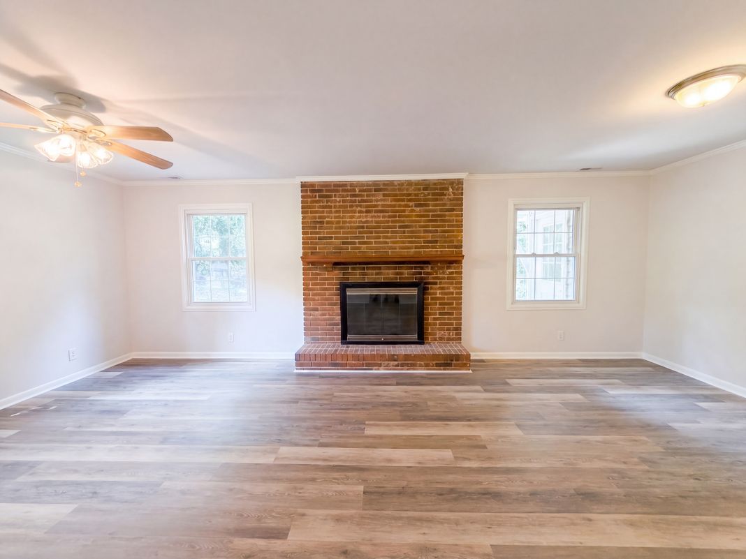 Property photo 3 of 115 Redcoat Dr