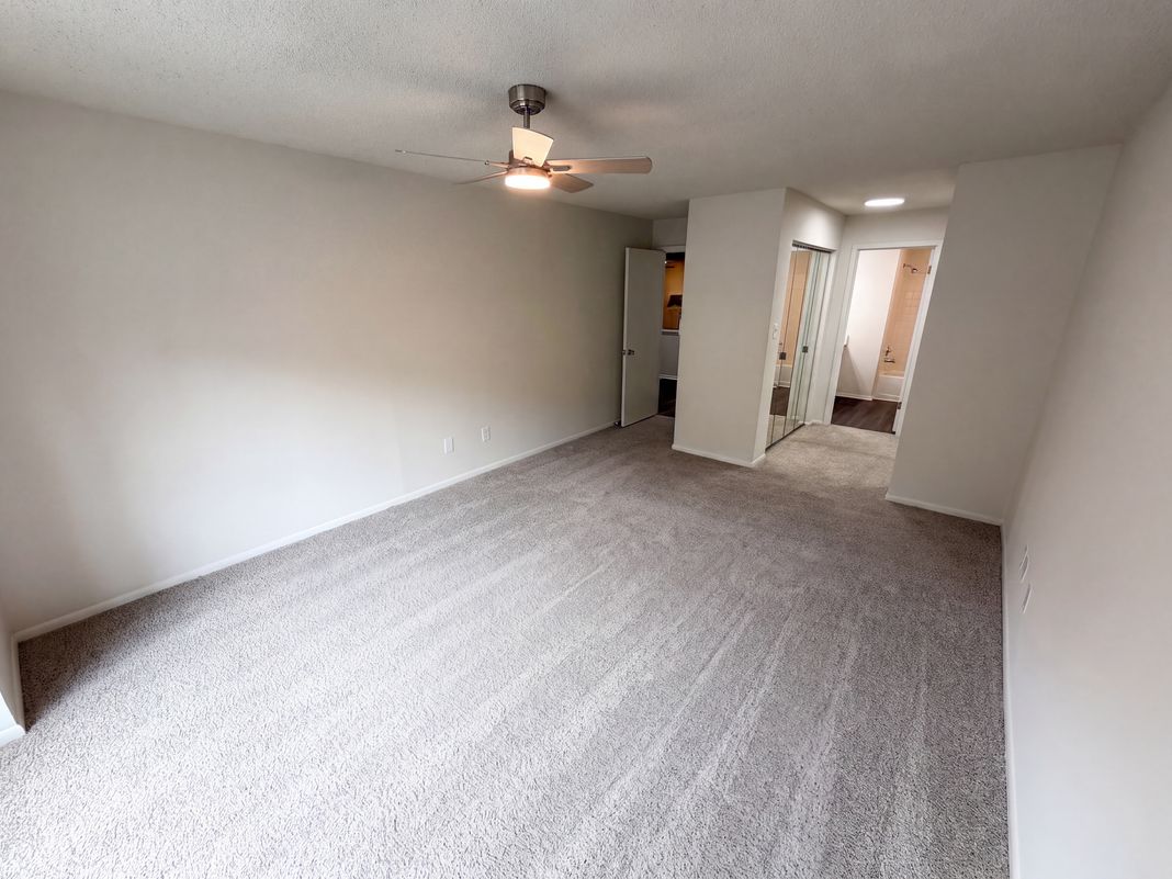 Property photo 3 of 18 Springhedge Ct SE