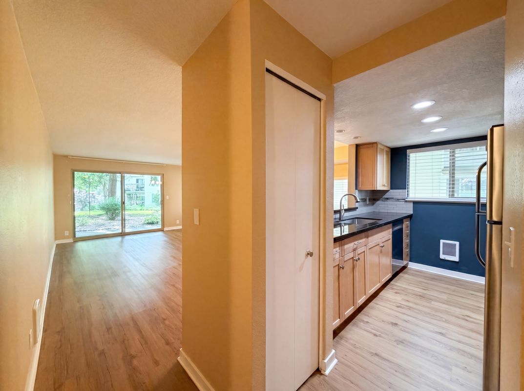 Photo 15 of 20 of 10132 SW Trapper Ter, Beaverton, OR