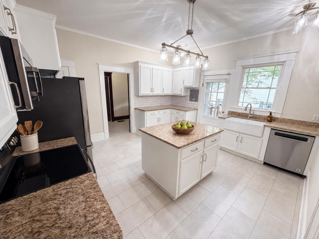 Property photo 2 of 502 N Elm St
