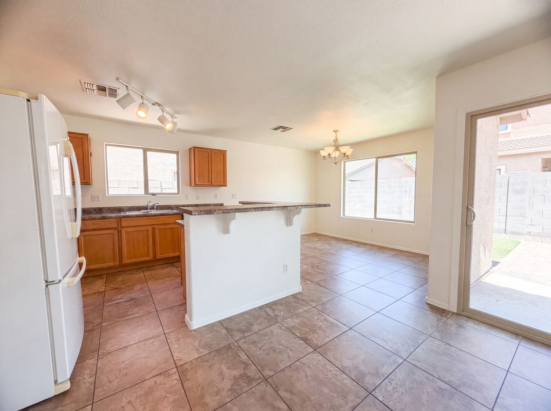 Property photo 2 of 2232 E Cochise Ave