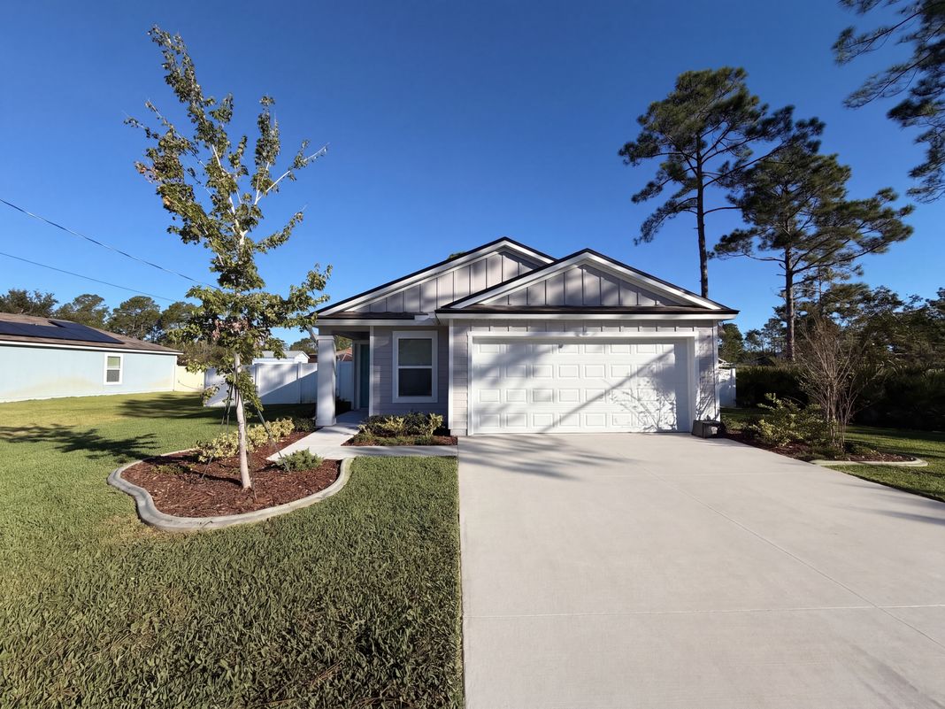 Property photo 1 of 9 Radium Ln