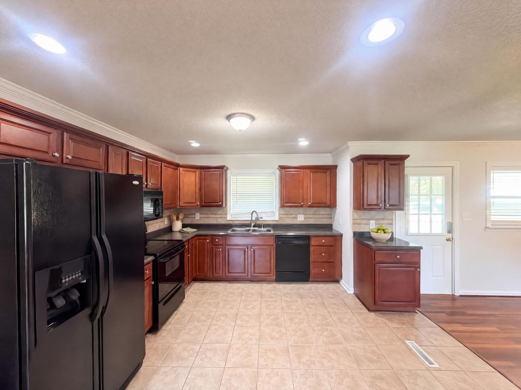 Property photo 2 of 637 Williamsdale Rd