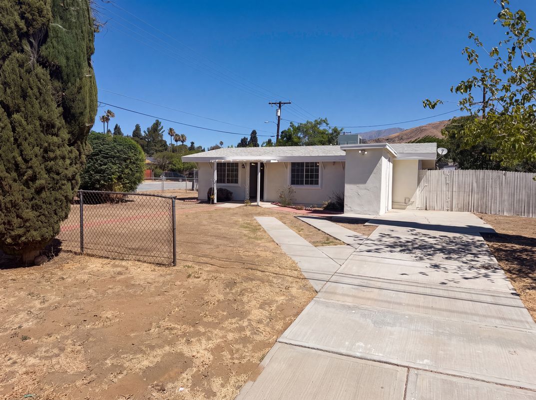 Property photo 1 of 415 E Indian School Ln