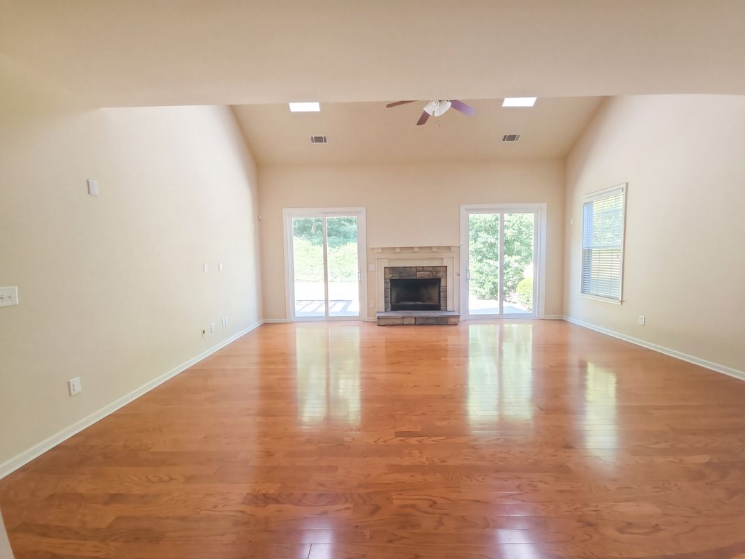 Property photo 3 of 3955 Village Estates Ct