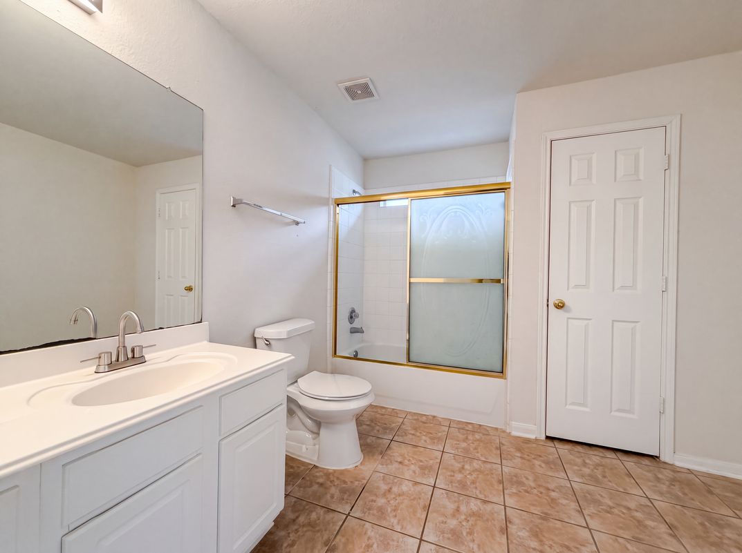 Photo 16 of 22 of 16519 Eaglewood Shadows Dr, Sugar Land, TX